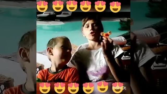 Крутим спиннеры . Битва спиннеров . у нас пополнение коллекции ! . Артём и Таня смотреть онлайн