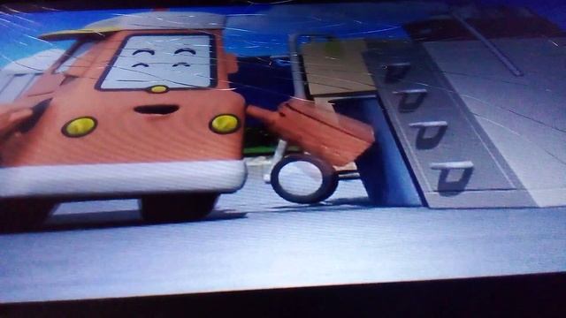 Робокар Поли. Лифти стало обидно что ему не поверила миссис Белль.