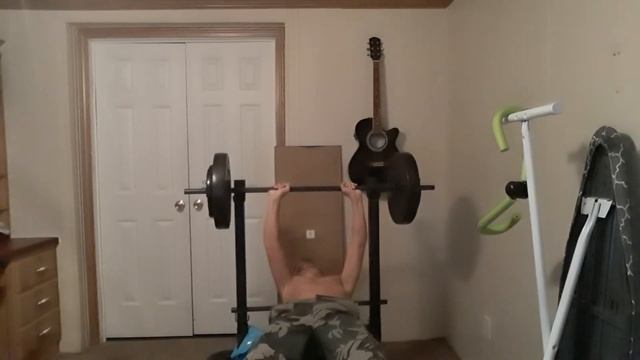 13 year old Bench Presses 70 Ibs and Holds it for more than 1 Minute смотреть онлайн