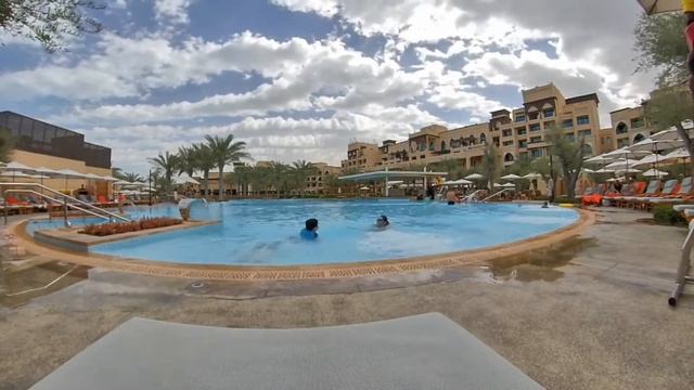 Saadiyat Rotana Timelapse @ Poolside смотреть онлайн