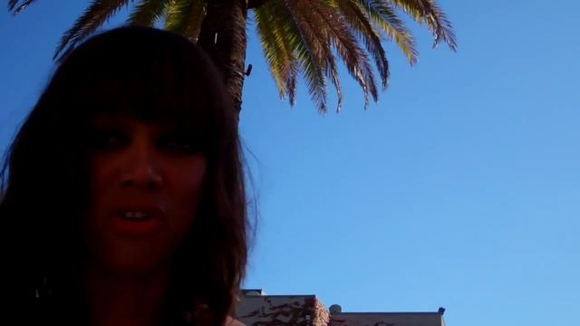 Tyra Banks super hot interviewed at the 2011 Teen Choice Awards смотреть онлайн