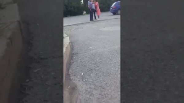 менты избивают пьяную девушку