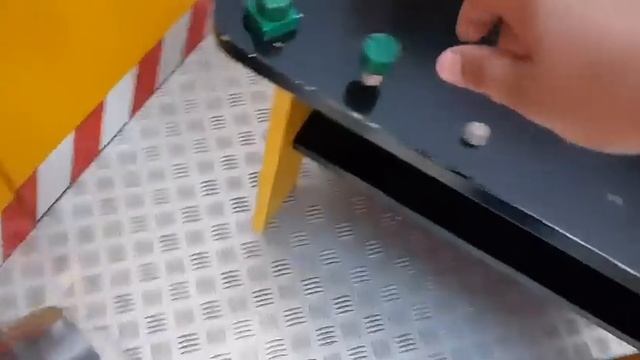 Çınar Efe tamirci oldu, bozulan yerleri tamir yaptı | Eğlenceli çocuk videosu смотреть онлайн