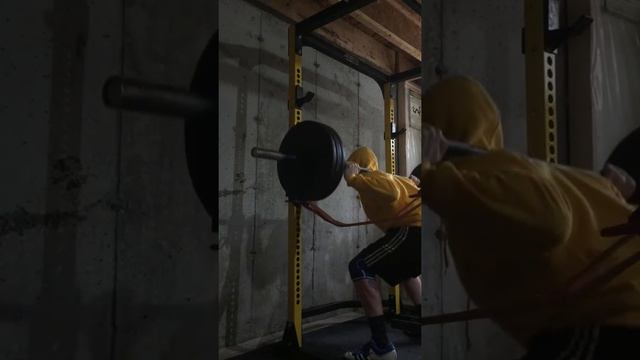 Squat 325lbs x 9 AMRAP after 325 x 4 x 4 on April 17 2017 смотреть онлайн