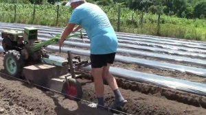 Самодельный грядообразователь для клубники   agropytomnyk ru