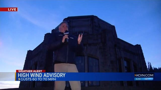 Wind gusts reaching 70 mph at Vista House смотреть онлайн