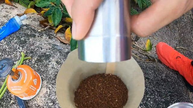 Make coffee with the Wacaco Cuppamoka смотреть онлайн