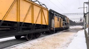 Снегоуборочный поезд в работе