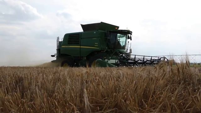 Moisson JOHN DEERE T 660 i смотреть онлайн