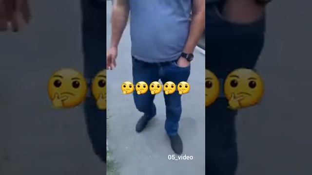 Пьяный чеченец обоссал тротуар в Махачкале. смотреть онлайн