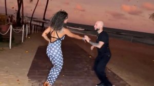 Арсен Петросов  -  Кайфуем! Песня танец!!!