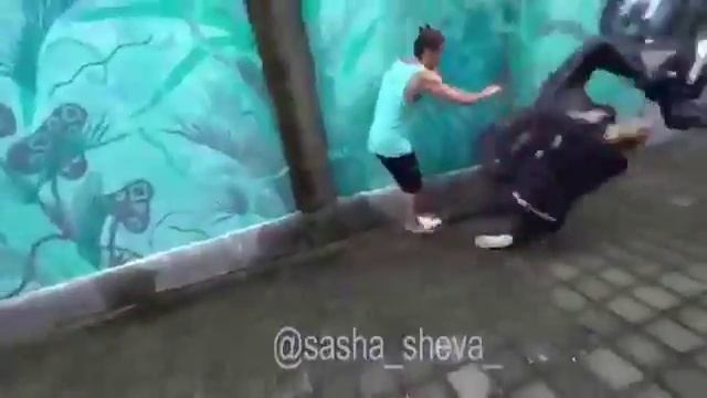 Трюк на скутере не удался смотреть онлайн