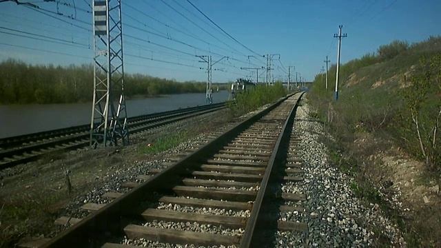 Электровоз ЧС2К-840 с вагоном-путеизмерителем смотреть онлайн