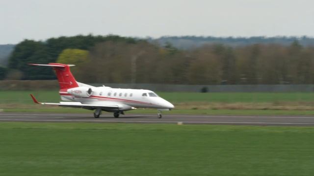 Embraer Phenom 300 landing Wellesbourne Mountford Airfield смотреть онлайн