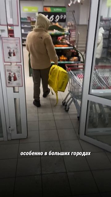 Сколько зарабатывает курьер в Яндекс Еде? смотреть онлайн