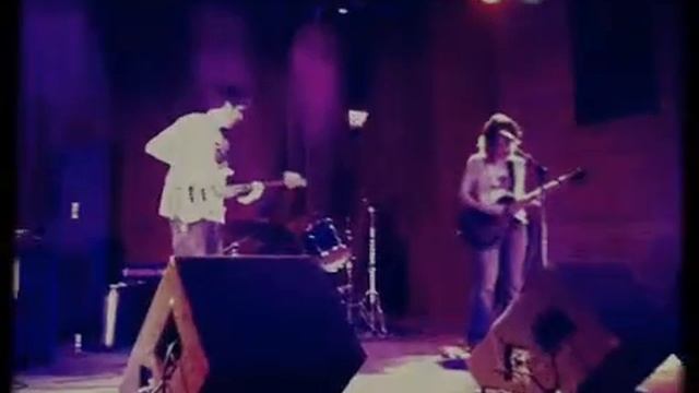 Kissing Leah @ The Note 6.11.11 смотреть онлайн