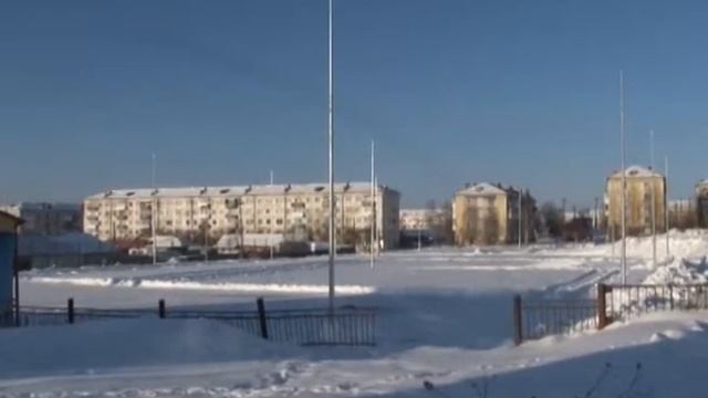 В Карпинске подрядчик по строительству школьного стадиона опаздывает по срокам смотреть онлайн