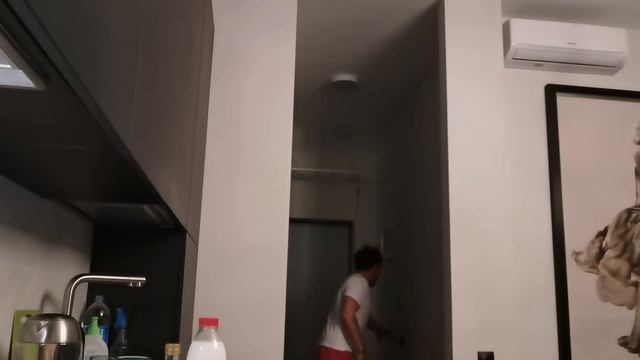 Голодный, в бахилах по улице после поликлиники 😂 смотреть онлайн