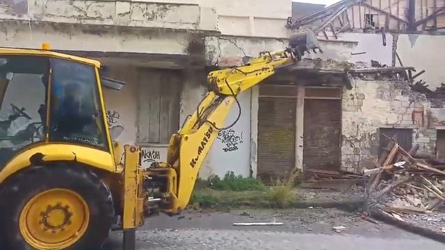 Παλιό κτήριο κατέρρευσε στην Παραλία της Καλαμάτας смотреть онлайн