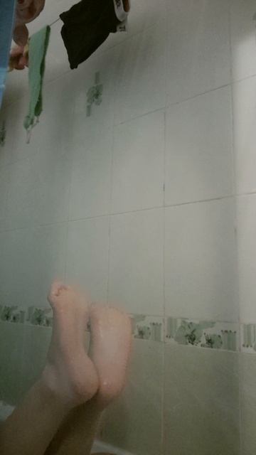 щекотка под душем смотреть онлайн