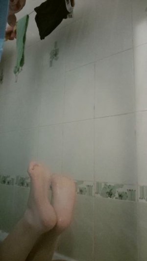 щекотка под душем