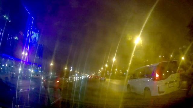 Движение на автомобиле по Тюмени до отеля "Ремезов" и в Боровский смотреть онлайн