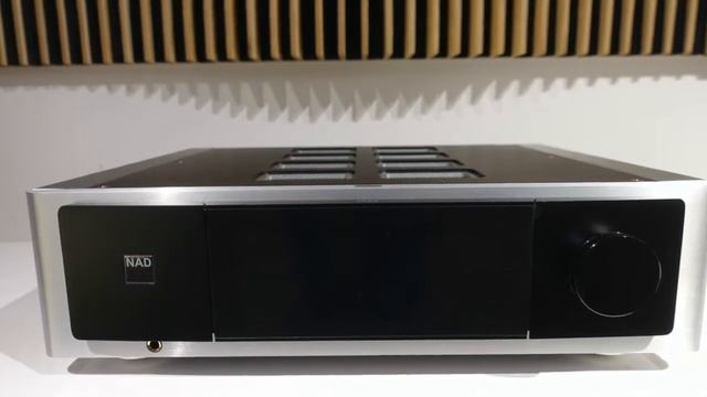 Unboxing NAD M33