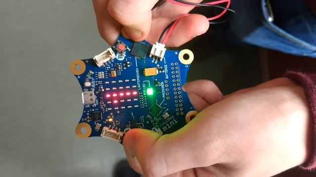 Grundgatter mit Calliope mini: AND / OR / XOR смотреть онлайн