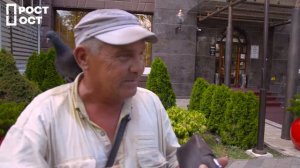 Чудак из Краснодара с голубем на голове