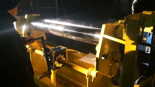 Копия видео "Регулировка бокового вала на вальцах SBX-V1300x4" смотреть онлайн