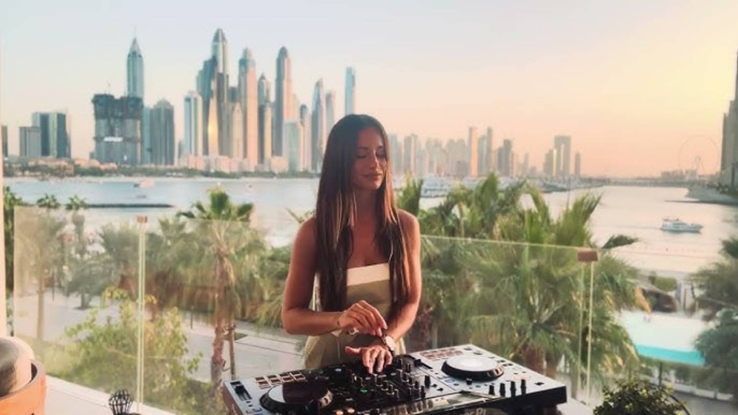 Carla Alvarez Castro | Live Set Sunset Dubai AFRO CHILL смотреть онлайн