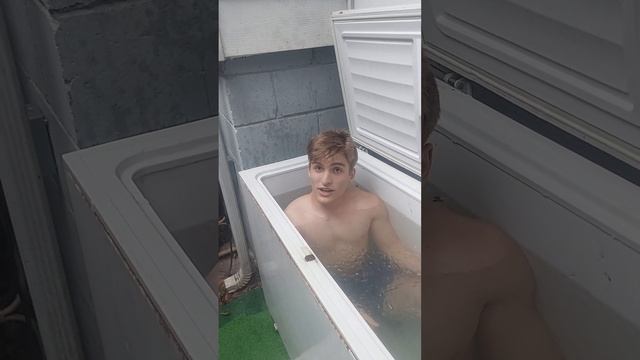 Wim Hof Speech inside a 41°F Ice Bath смотреть онлайн