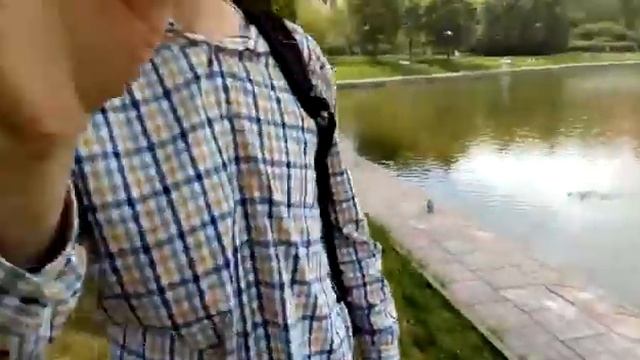 Огарей кормит черным хлебом, сделала ему замечание, получила... смотреть онлайн