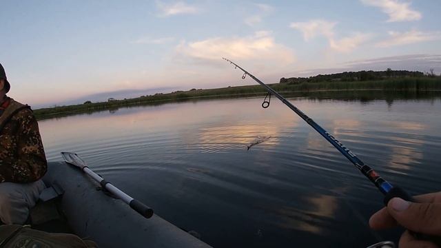 Щука на КАЖДОМ забросе! Ловля ЩУКИ. Рыбалка с дедушкой! Наловили бабушке на УХУ. Попал на Щучий ЖОР! смотреть онлайн