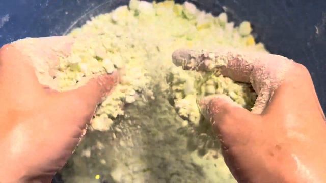 NEON YELLOW/GREEN DYED GYM CHALK // ASMR // SLEEP AID // ODDLY SATISFYING смотреть онлайн