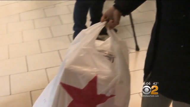 Last Minute Holiday Shoppers: What's In The Bag? смотреть онлайн
