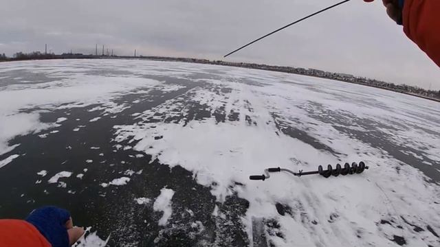 Ловля окуня зимой на блесну. Как ловить окуня на блесну? Блеснение окуня зимой. Зимняя рыбалка. смотреть онлайн