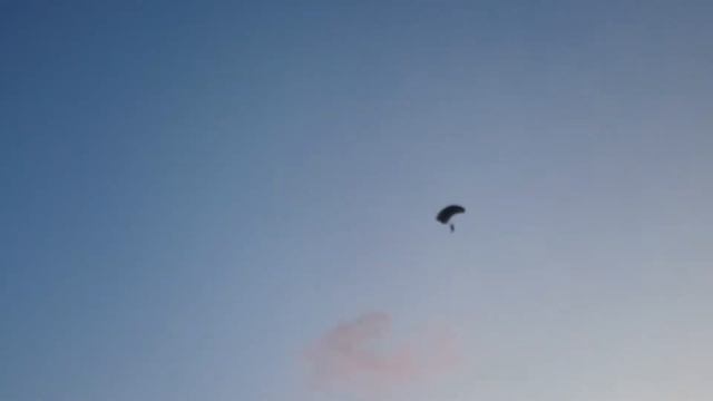Прыжки с парашютом. Красноярск Аэродром ДОСААФ Манский. смотреть онлайн