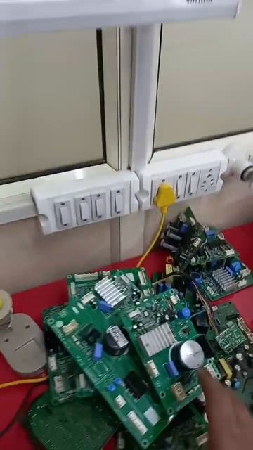 Fridge pcb repairing class call 9540 239 239 смотреть онлайн
