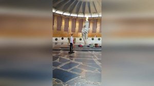 На Мамаевом кургане тишина...