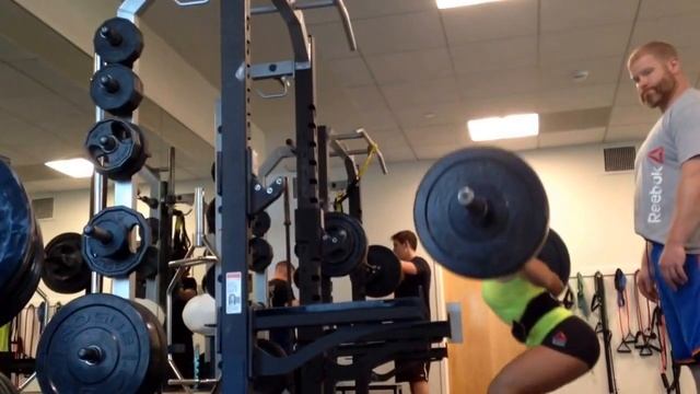 155 lb Squats смотреть онлайн