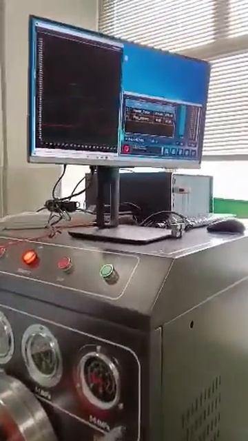 Работа насос форсунки Volvo на стенде предварительной проверки смотреть онлайн