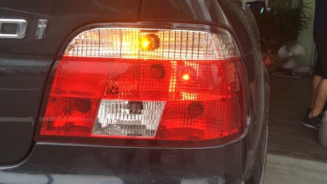 《實車拍攝》BMW E39 紅白晶鑽尾燈 смотреть онлайн