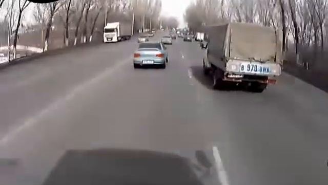Алматы. Наглые маневры Газели 20150210 1221 смотреть онлайн