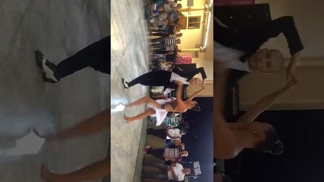 Bailarines de Blue dance company bailando La Candela Típica 73 смотреть онлайн