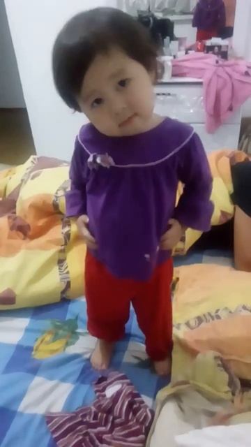 Малыши делают зарядку) смотреть онлайн