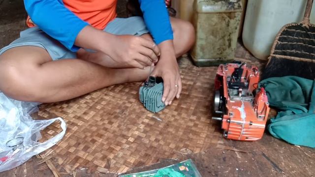 Mengganti blok/boring Merk NICO SILEN chainsaw 5800 смотреть онлайн