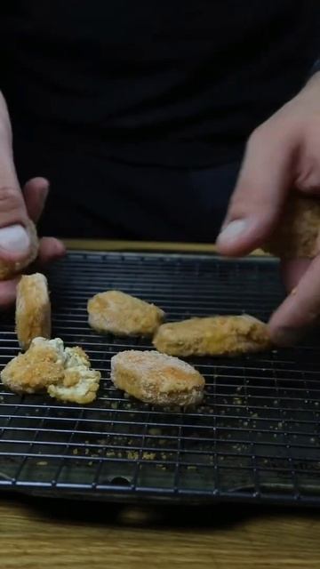 Oven Vs AirFryer Crispy test Chicken-nuggets edition #shorts смотреть онлайн