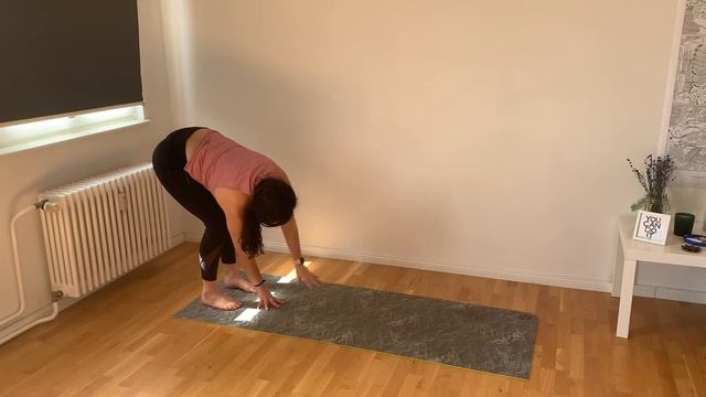 14 min. yoga short feat. .5*m*v^2 смотреть онлайн