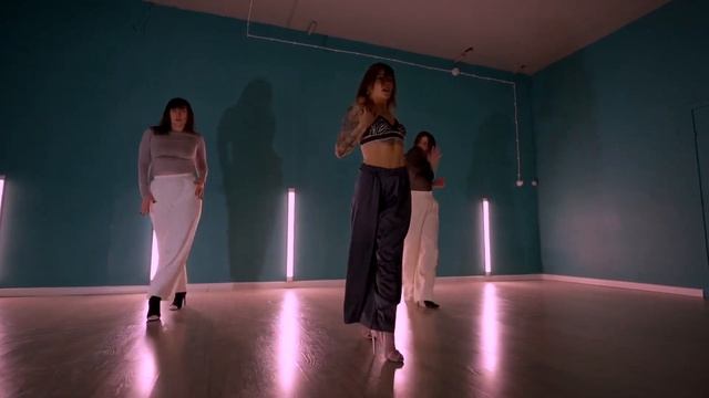 Tinashe feat Kaash Paige ANGELS смотреть онлайн